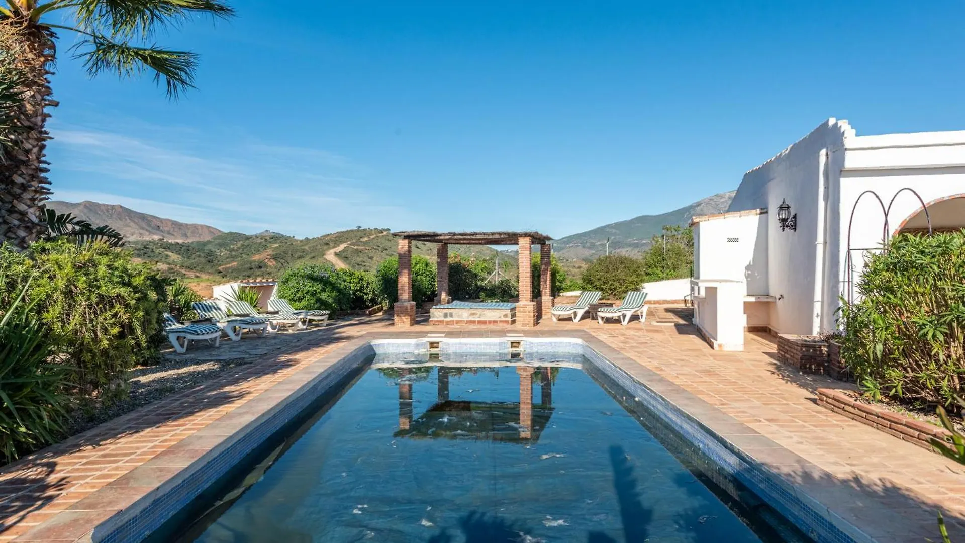 Beautiful Finca, Pool And Views Villa Malaga