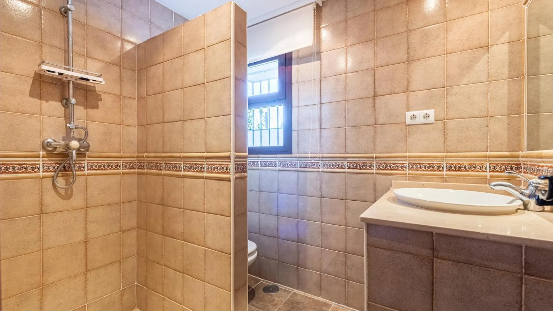 Gorgeous Spanish Chalet, Pool And Views 0*, 马拉加