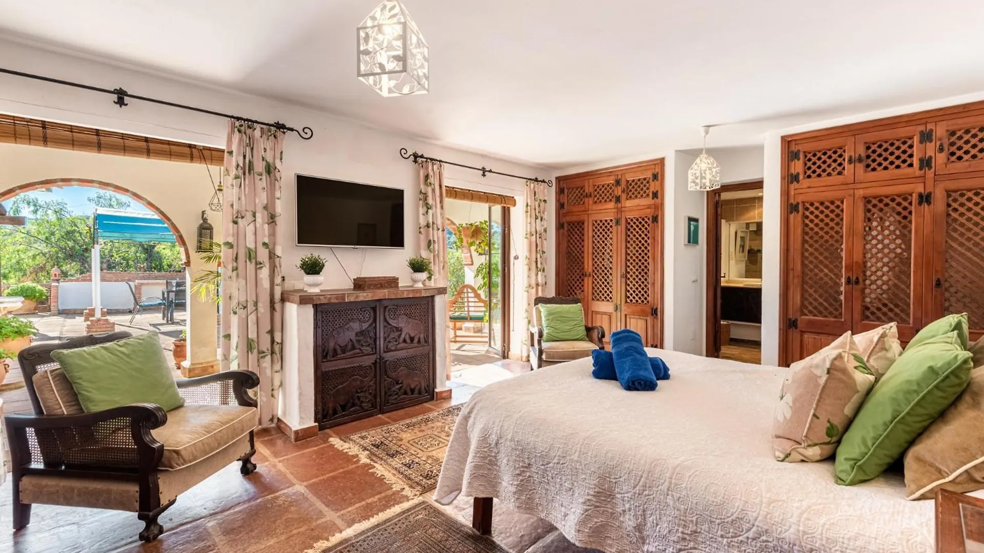 Gorgeous Spanish Chalet, Pool And Views 0*, 马拉加