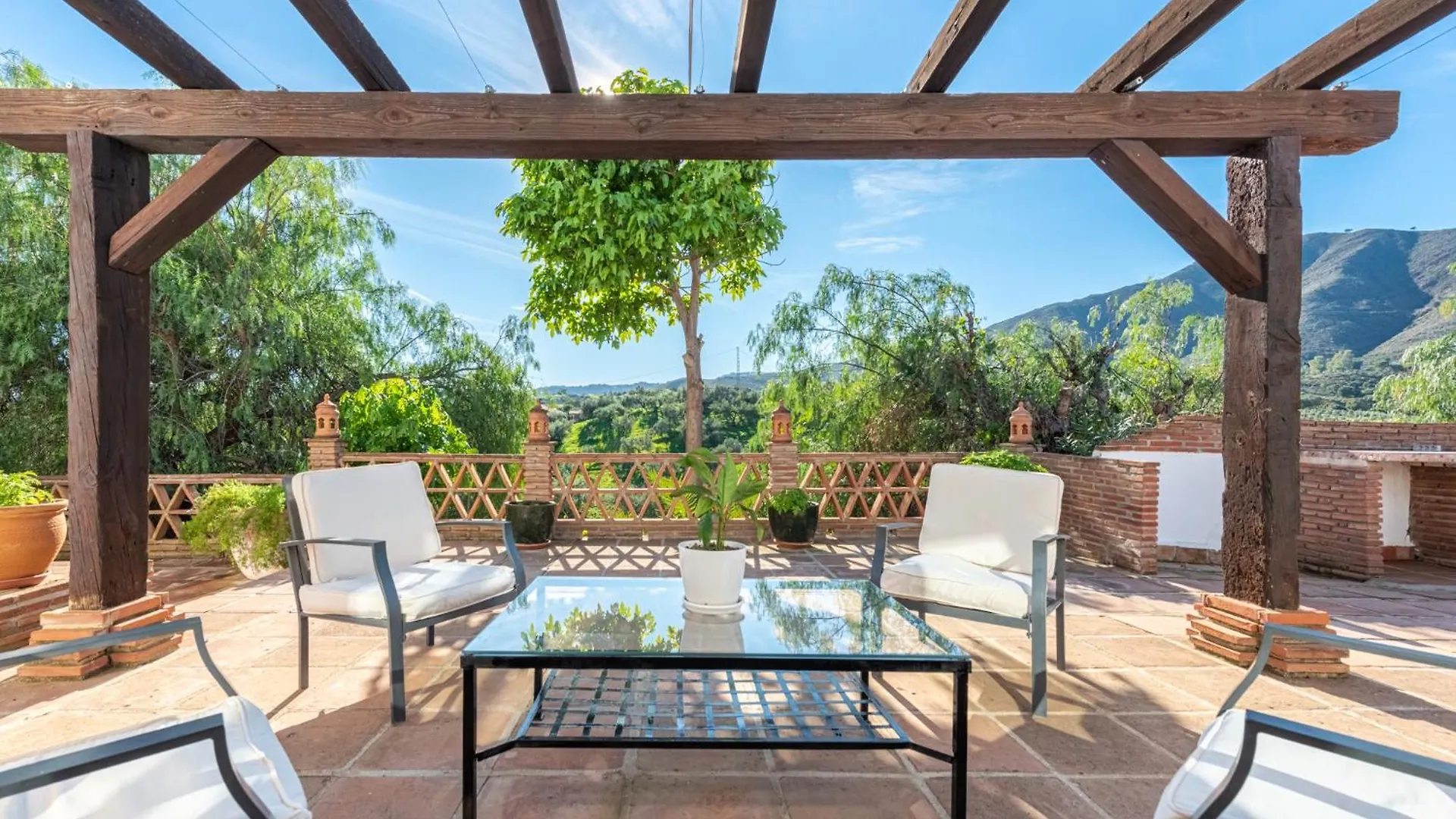 Gorgeous Spanish Chalet, Pool And Views