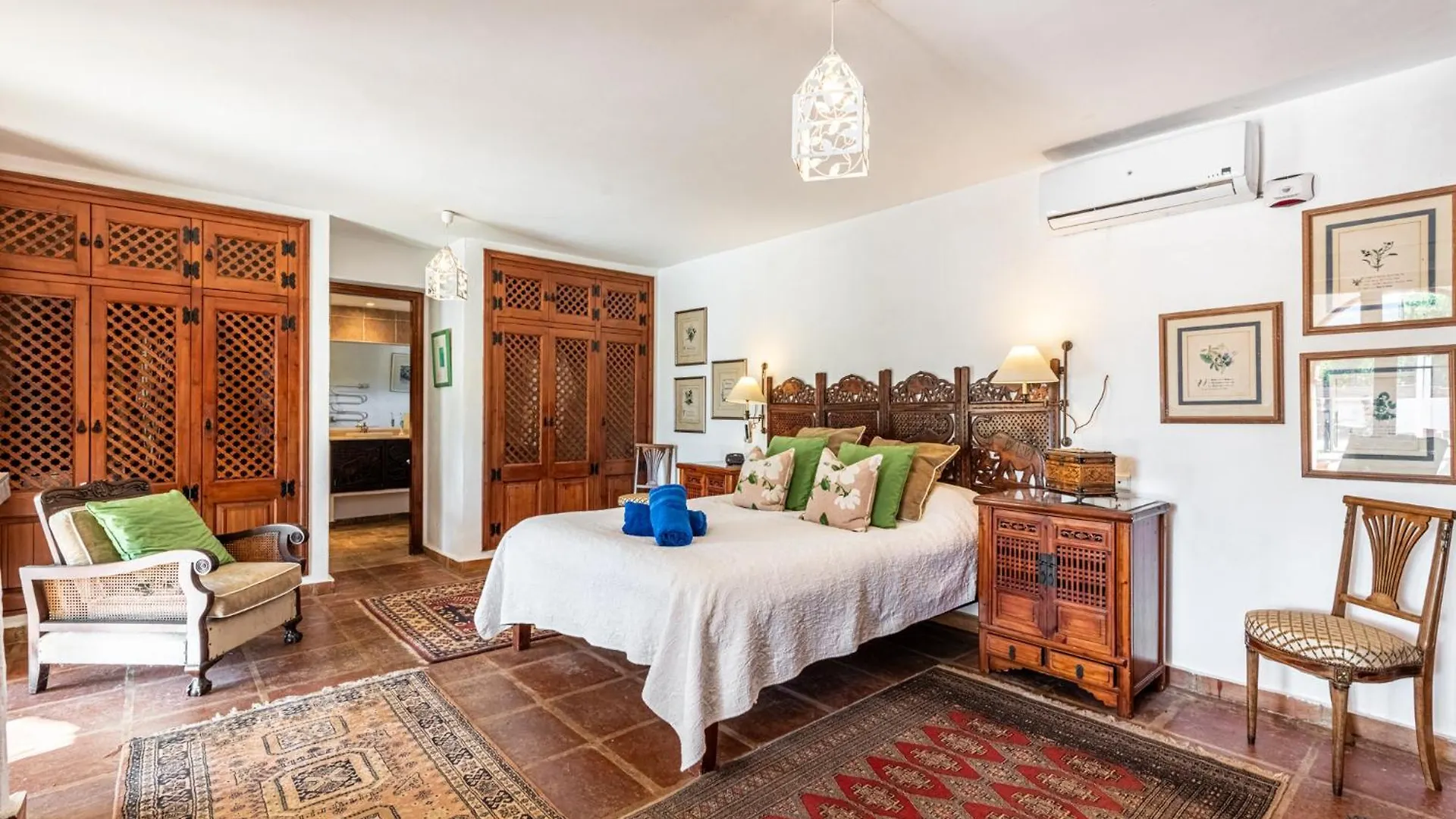 Gorgeous Spanish Chalet, Pool And Views 木屋 马拉加