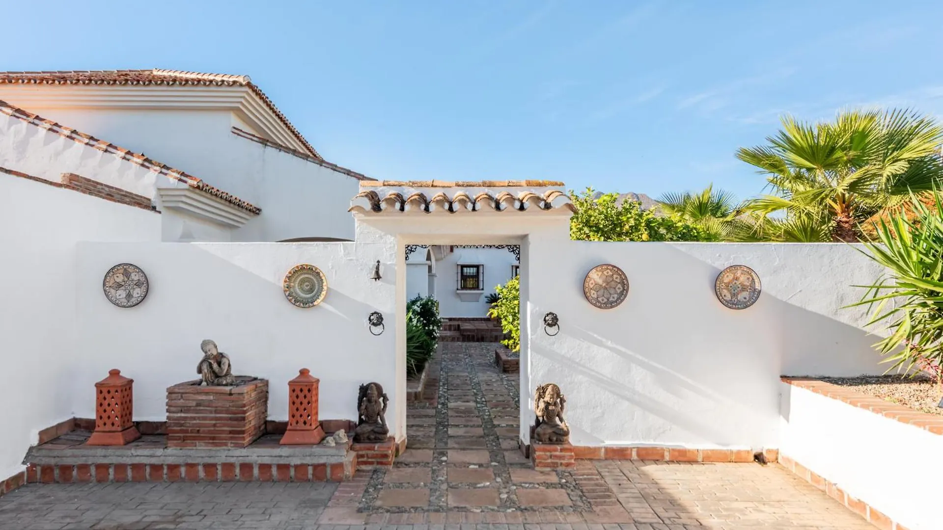 Gorgeous Spanish Chalet, Pool And Views