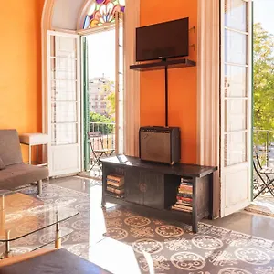 Private In Historic Building On The Square Homestay
