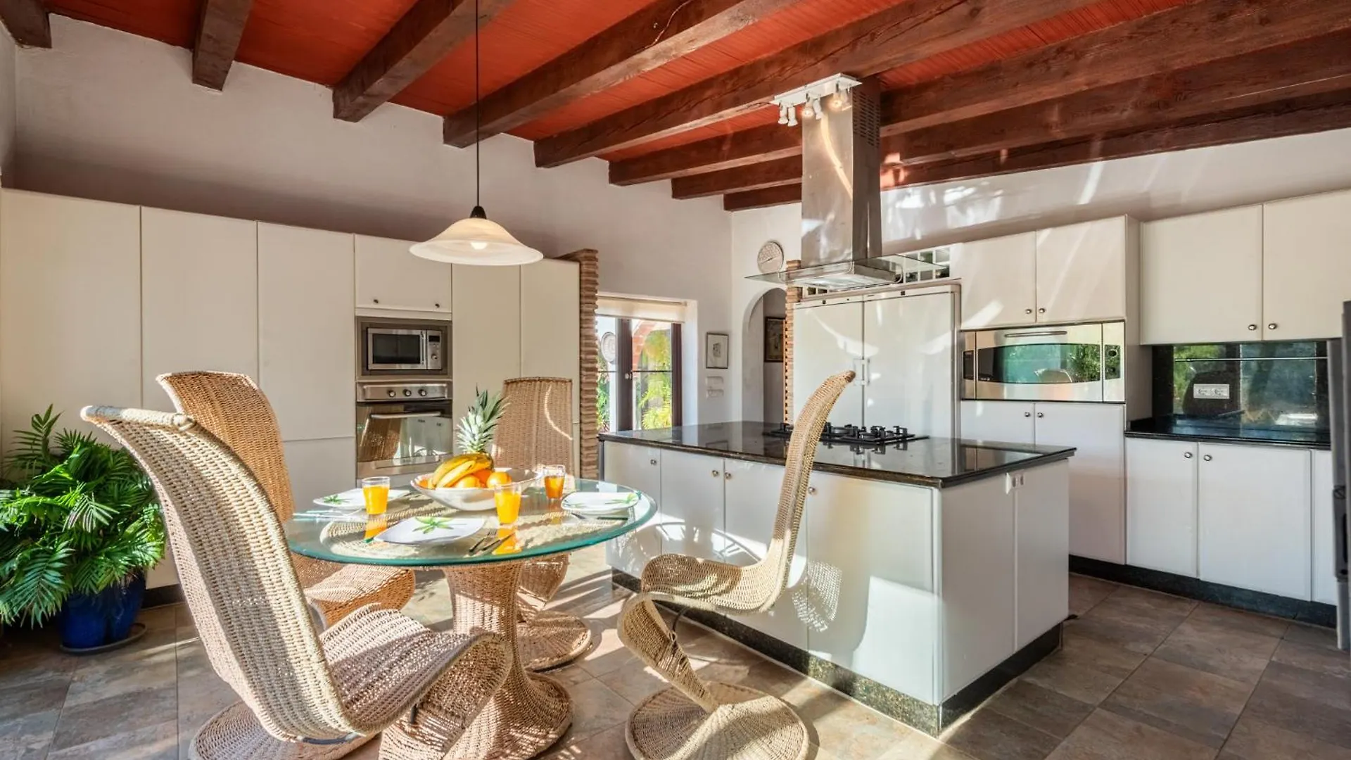 Gorgeous Spanish Chalet, Pool And Views 말라가 0*,  스페인